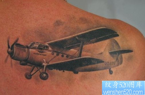 肩部纹身图片：肩部飞机纹身图片纹身作品