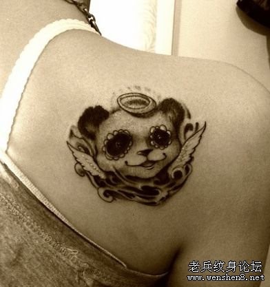 美女肩部可爱小熊猫纹身