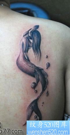 潮流唯美的肩部美人鱼纹身图片