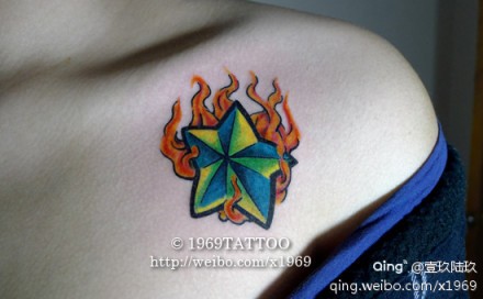 女人喜欢的彩色五芒星火焰纹身图片