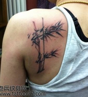 好看的肩部竹子纹身图片