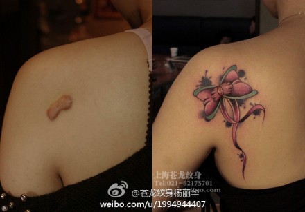 女孩子肩背潮流流行的蝴蝶结纹身图片