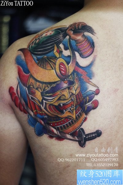 男生肩背很酷的一幅日本武士纹身图片