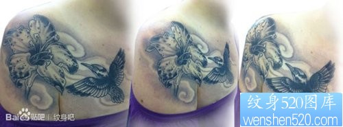 肩膀处时尚唯美的黑白百合花小鸟纹身图片
