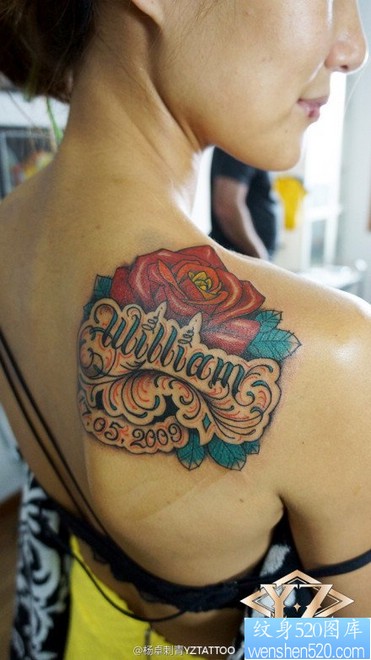 美女肩背时尚漂亮的玫瑰花纹身图片