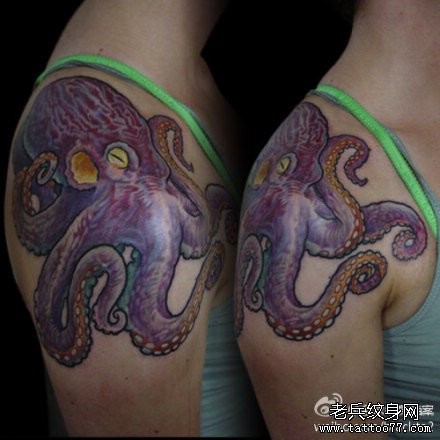 肩膀处潮流经典的章鱼纹身图片