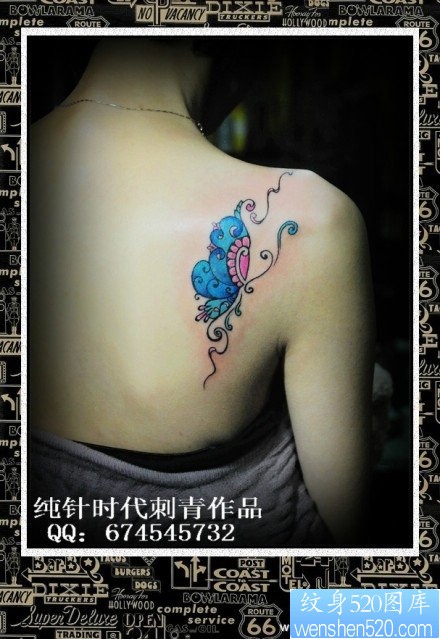 女人肩背潮流时尚的彩色蝴蝶纹身图片