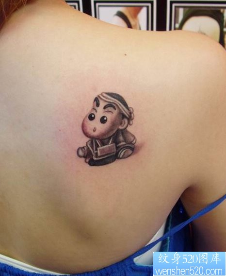 纹身520图库推荐一幅肩部可爱的猴子纹身图片