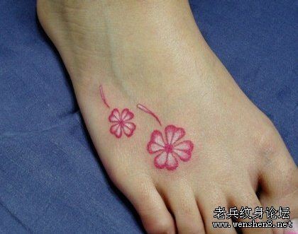 美女脚部彩色樱花纹身