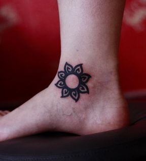 女孩子脚踝图腾太阳纹身图片
