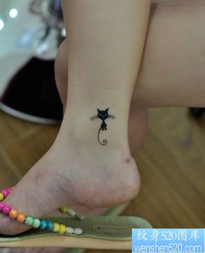 女孩子脚踝超萌超可爱的图腾猫咪纹身图片