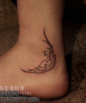 脚部可爱精美的天鹅纹身图片
