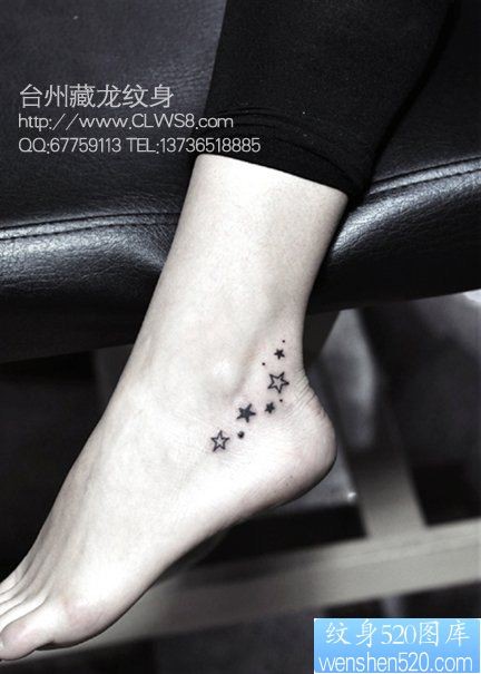 女人脚部唯美小巧的五角星纹身图片