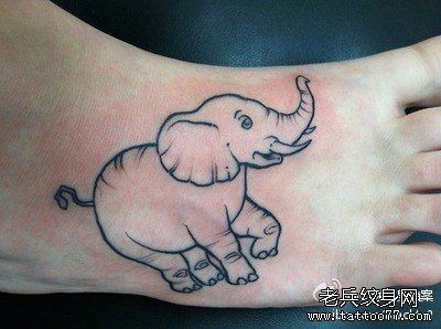 女人脚背潮流经典的大象纹身图片