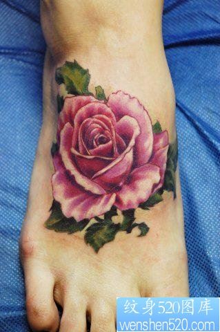 女人脚背潮流漂亮的玫瑰花纹身图片