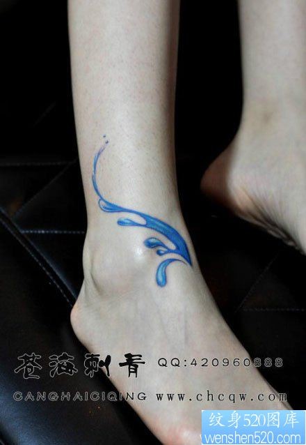 女人脚腕时尚好看的浪花水滴纹身图片
