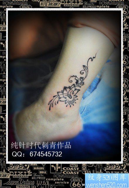 女人脚踝处时尚精美的莲花藤蔓纹身图片
