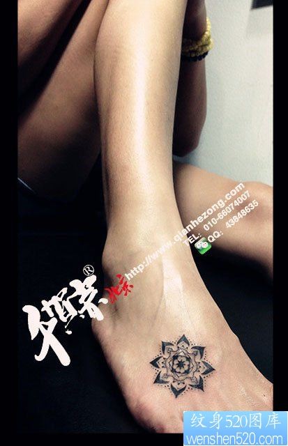 女人脚背时尚漂亮的花卉图腾纹身图片