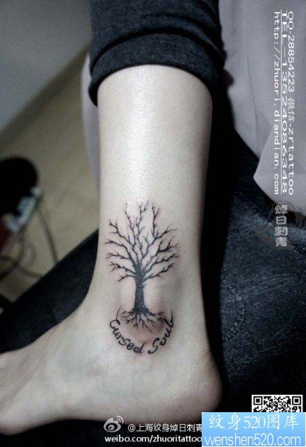 女人脚踝处潮流时尚的小树纹身图片