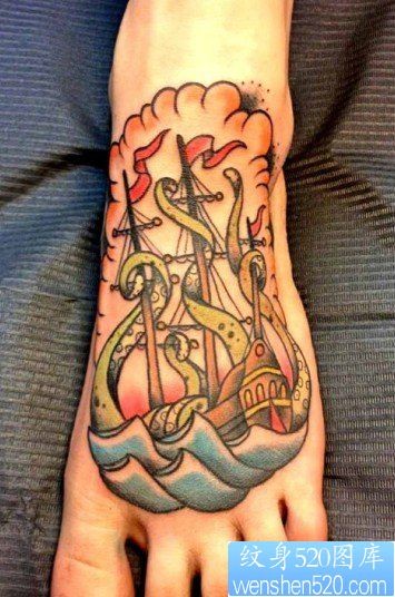 脚背上一幅帆船纹身图片欣赏