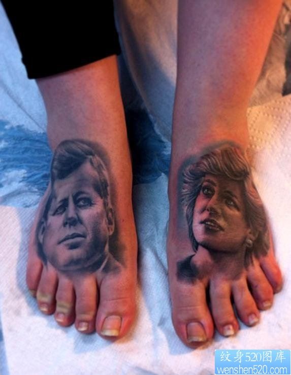 脚背上一幅美国总统肖像纹身图片