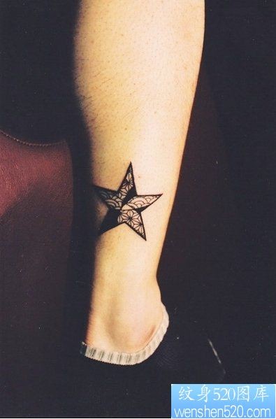 纹身520图库推荐一幅小腿五角星纹身图片