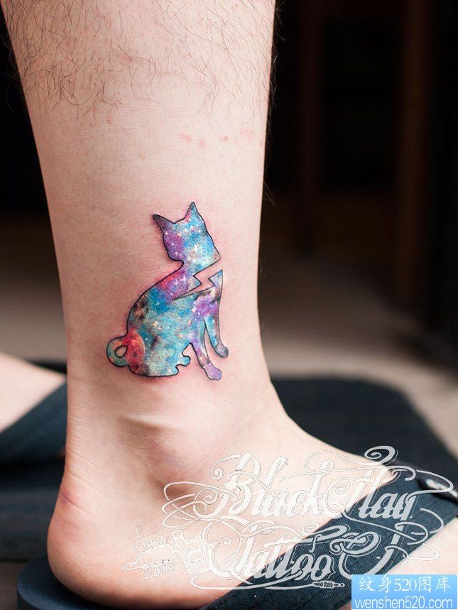 纹身520图库推荐一幅星空猫咪纹身图片