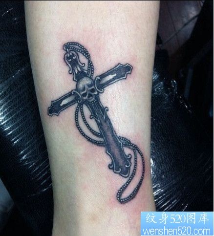 小腿十字架骷髅头纹身图片