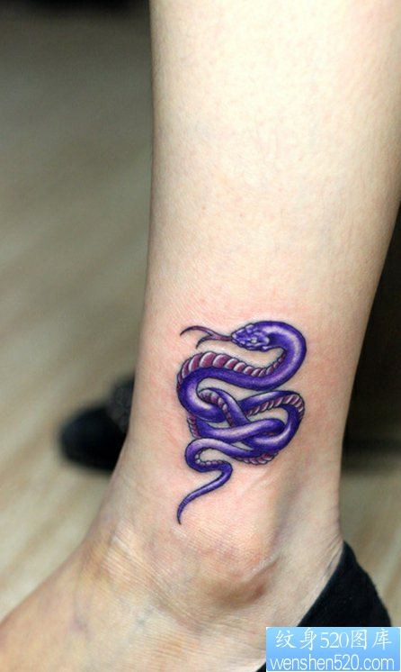 纹身520图库推荐一幅脚踝彩色蛇纹身图片