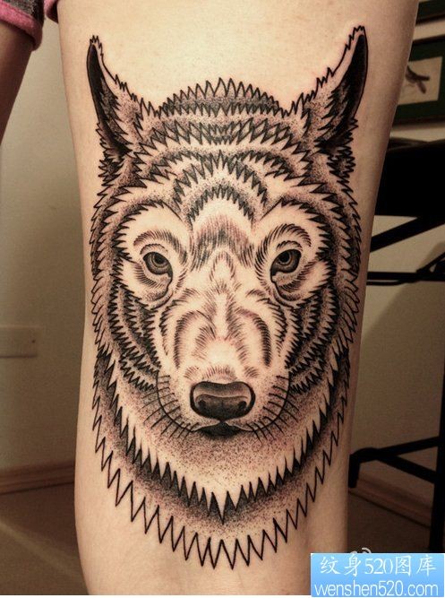 纹身520图库分享一幅大臂狼头纹身图片