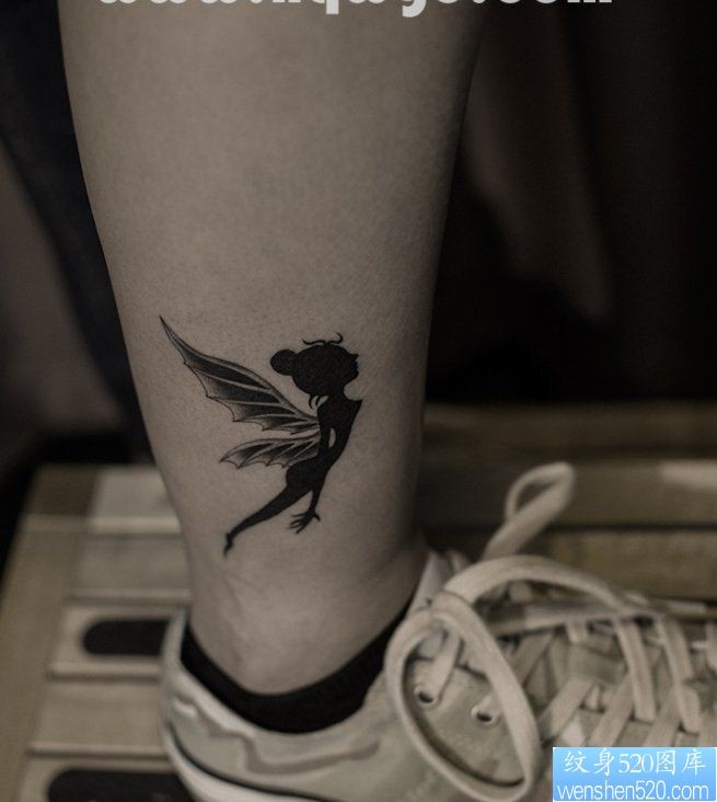 一幅脚踝天使纹身图片