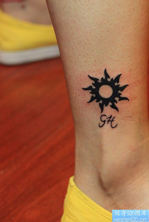 纹身520图库推荐一幅脚踝图腾太阳纹身图片