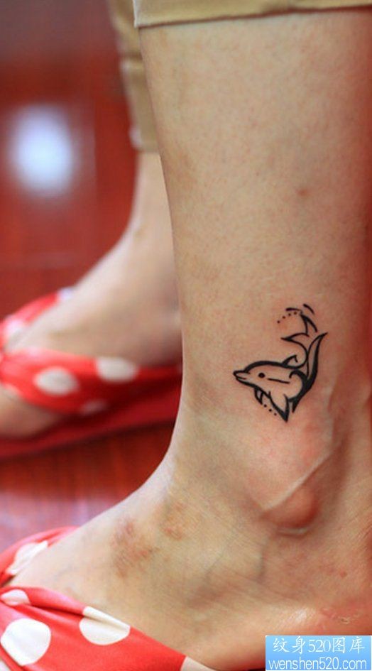 一幅脚踝图腾海豚纹身图片