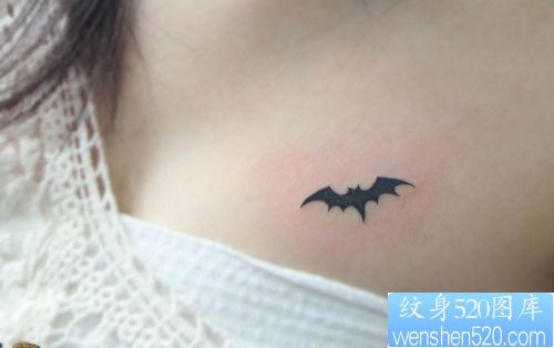 胸部纹身图片：胸部图腾蝙蝠纹身图片纹身作品