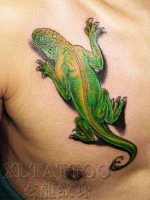 胸部纹身蜥蜴纹身图片