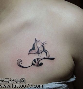 美女胸部可爱猫咪纹身图片