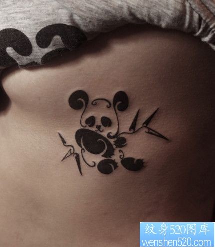 女孩子胸部可爱的图腾熊猫纹身图片