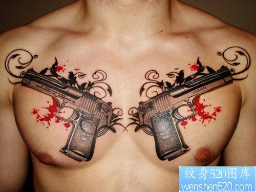 男生前胸超帅的手枪纹身图片