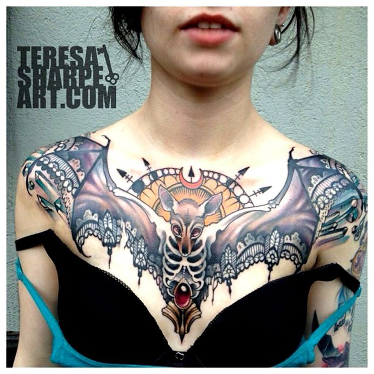 女孩子胸部好看的蝙蝠纹身图片