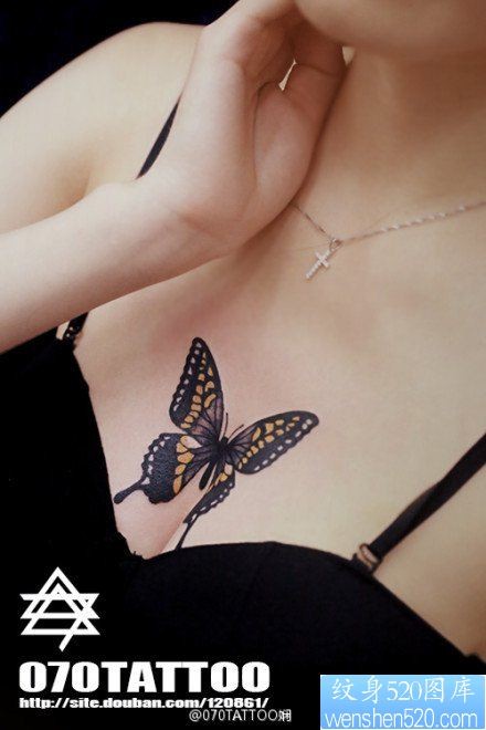 美女胸部唯美漂亮的蝴蝶纹身图片