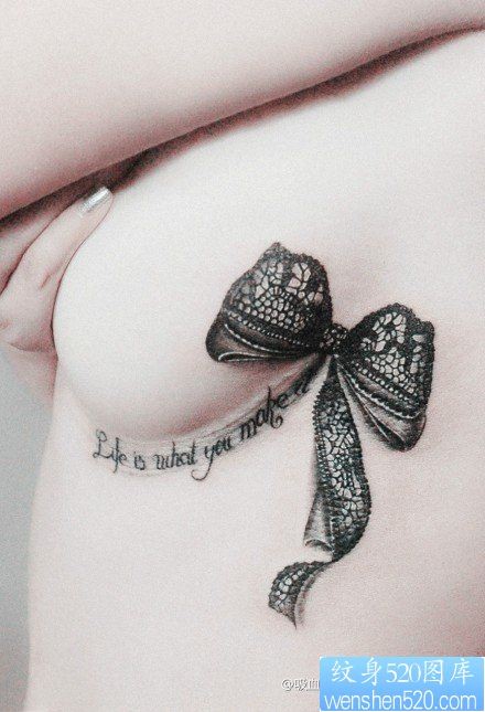 美女胸部精美时尚的蕾丝蝴蝶结纹身图片