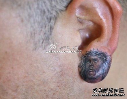 头部纹身图片：耳部耶稣头像肖像纹身图片纹身作品
