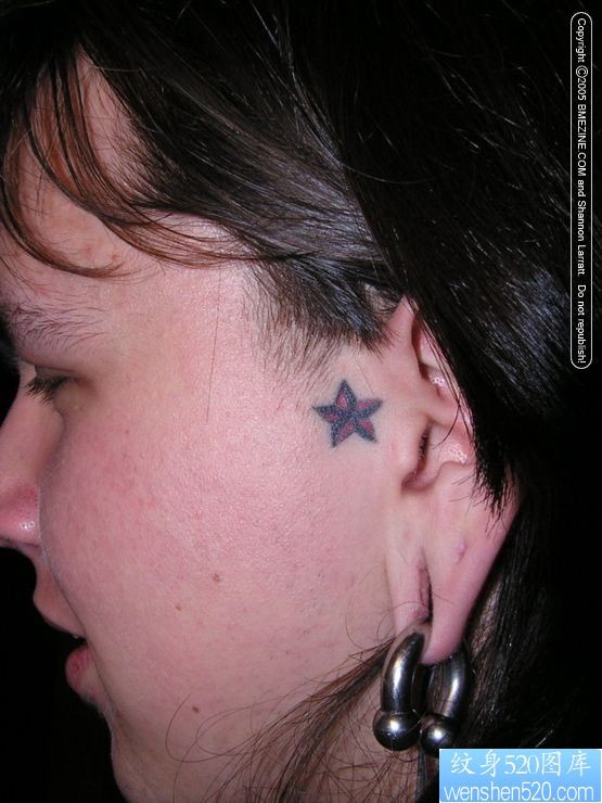 耳部星星纹身图片