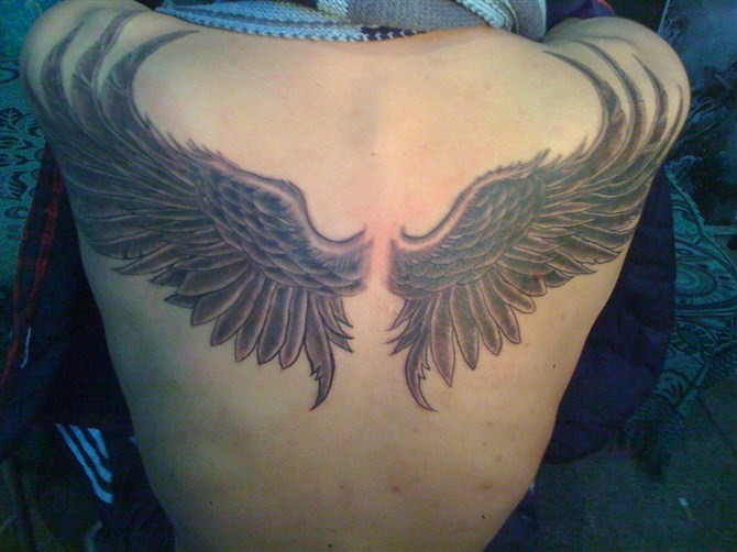 背部黑色翅膀纹身图案纹身