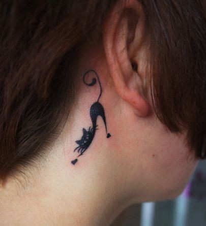 美女颈部图腾猫咪纹身图片