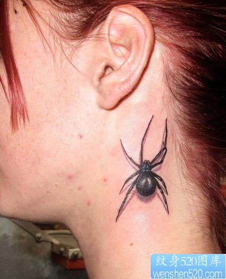 纹身520图库：美女颈部黑蜘蛛文身图片作品