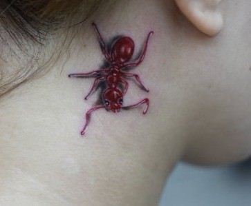 颈部纹身图片：颈部彩色蚂蚁纹身图片纹身作品