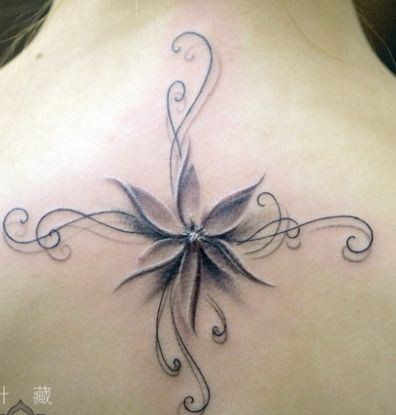 颈部纹身图片：颈部花卉藤蔓纹身图片纹身作品