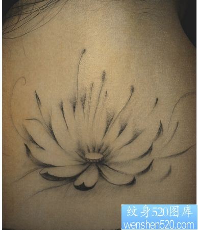 颈部纹身图片：另类潮流颈部莲花纹身图片纹身作品