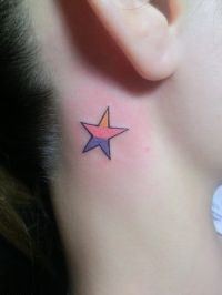 女孩子脖子彩色五角星纹身图片